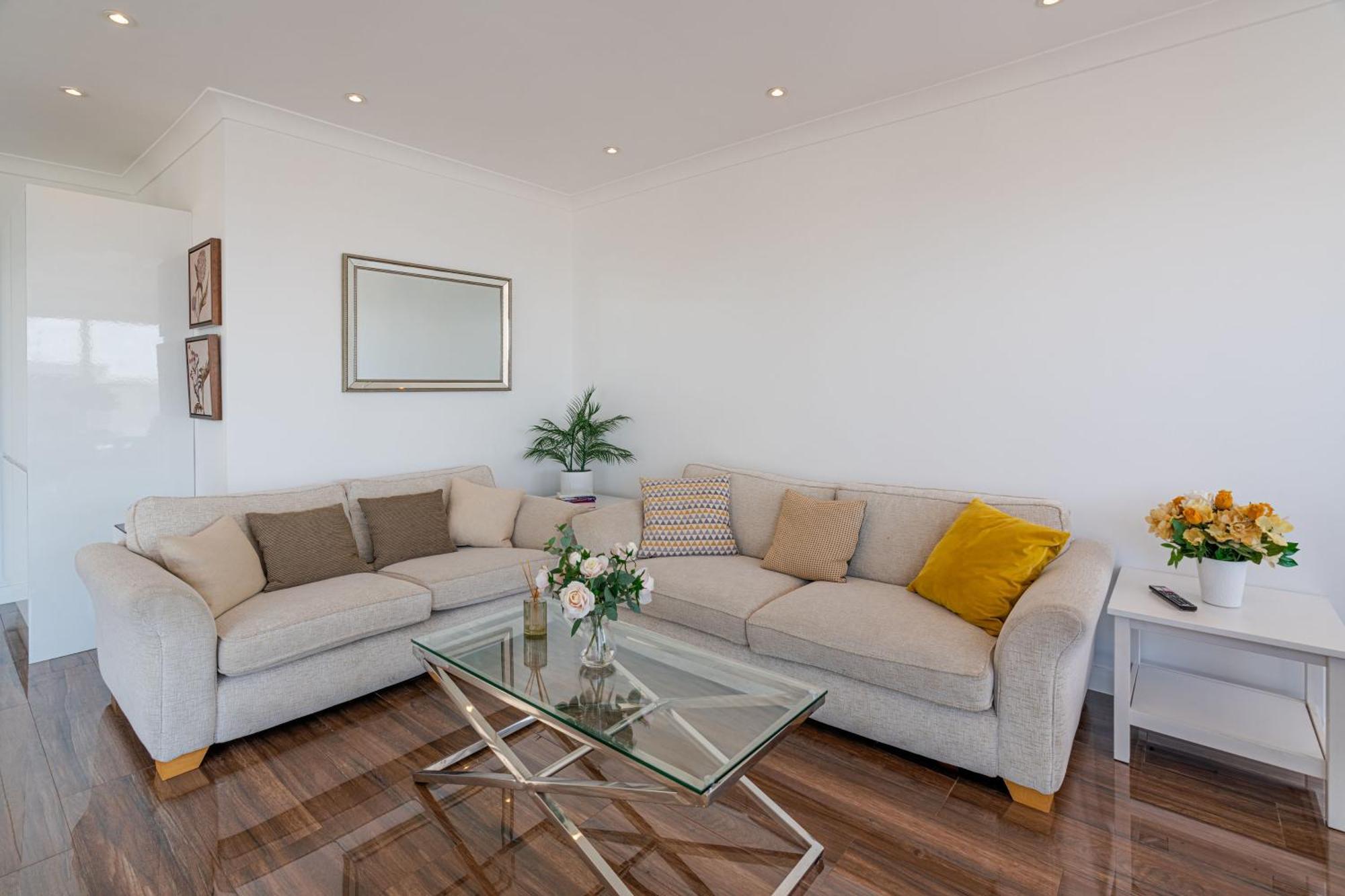 On The Beach Penthouse With Sea View - 3 Bedrooms - Roof Balcony - Spa, Sauna, Gym And Pool - Sleeps 6 Brighton Bagian luar foto
