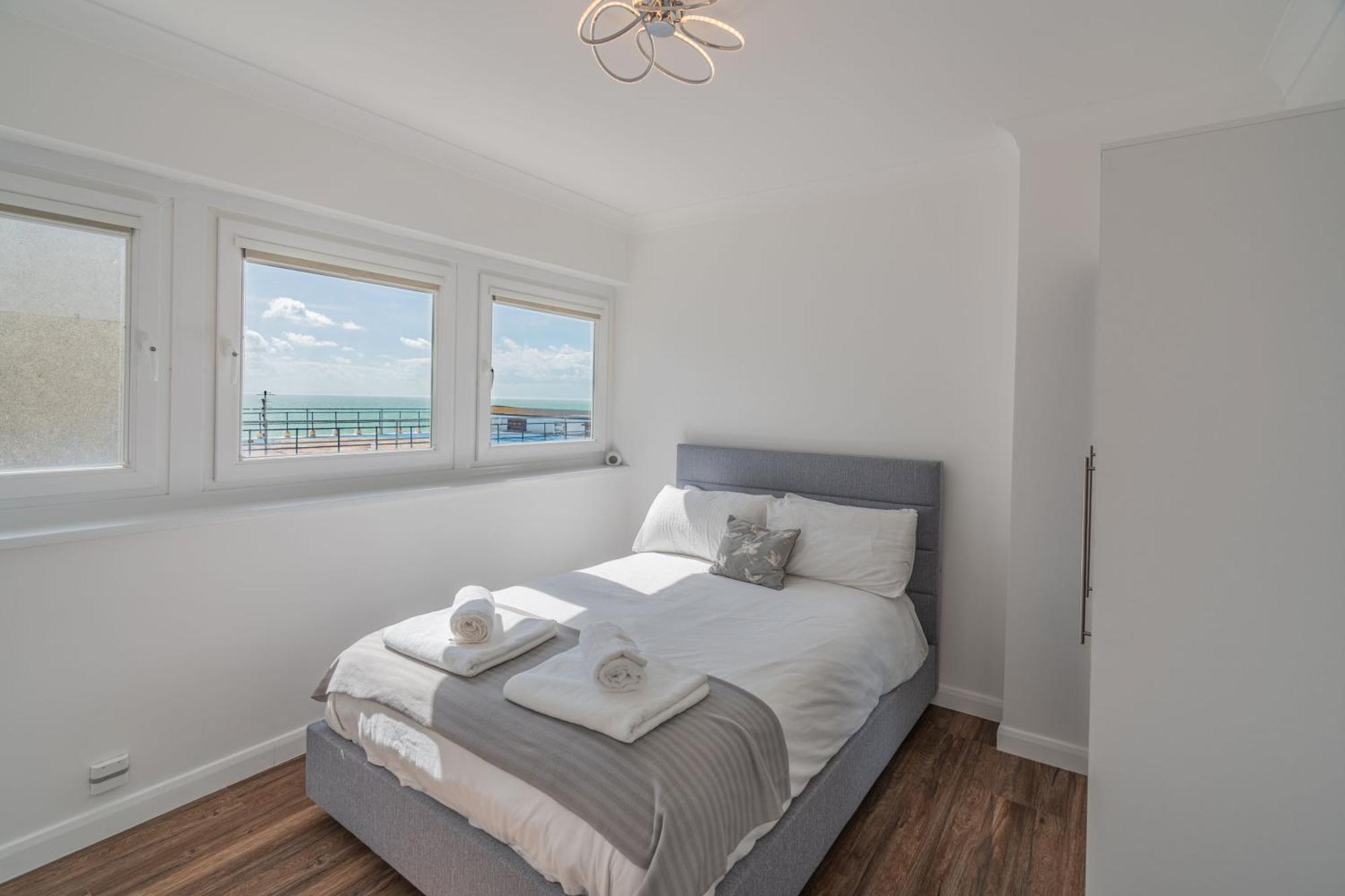 On The Beach Penthouse With Sea View - 3 Bedrooms - Roof Balcony - Spa, Sauna, Gym And Pool - Sleeps 6 Brighton Bagian luar foto