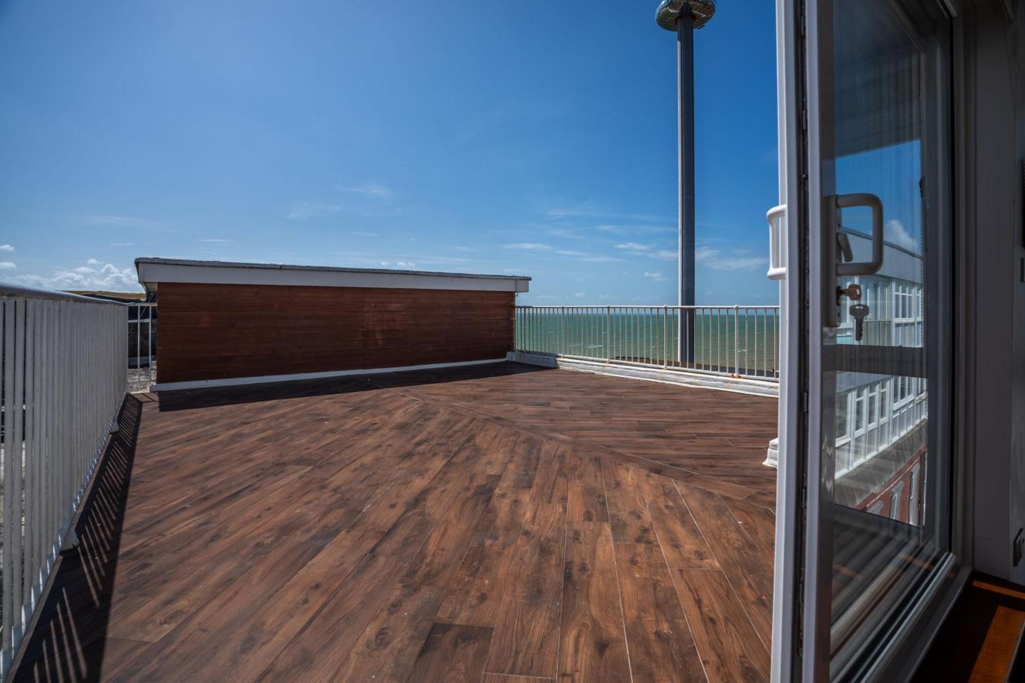 On The Beach Penthouse With Sea View - 3 Bedrooms - Roof Balcony - Spa, Sauna, Gym And Pool - Sleeps 6 Brighton Bagian luar foto