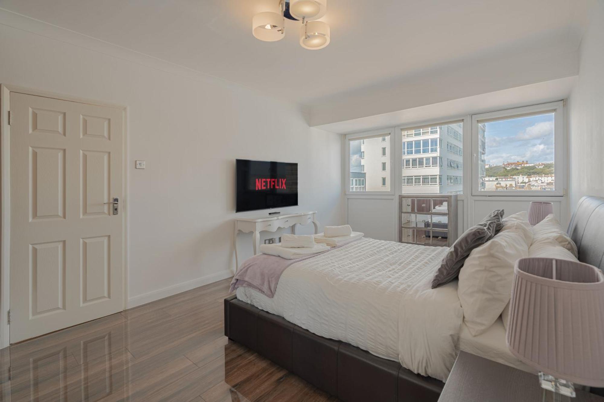 On The Beach Penthouse With Sea View - 3 Bedrooms - Roof Balcony - Spa, Sauna, Gym And Pool - Sleeps 6 Brighton Bagian luar foto