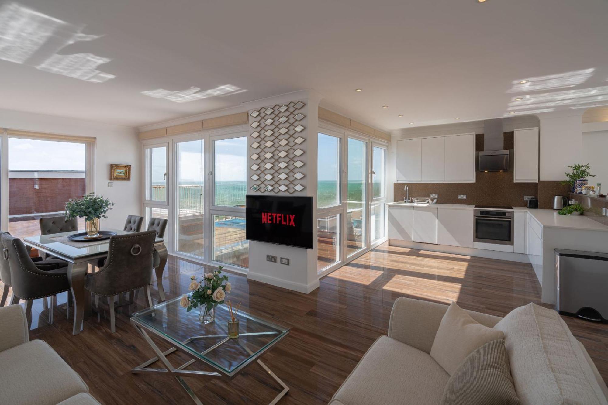On The Beach Penthouse With Sea View - 3 Bedrooms - Roof Balcony - Spa, Sauna, Gym And Pool - Sleeps 6 Brighton Bagian luar foto