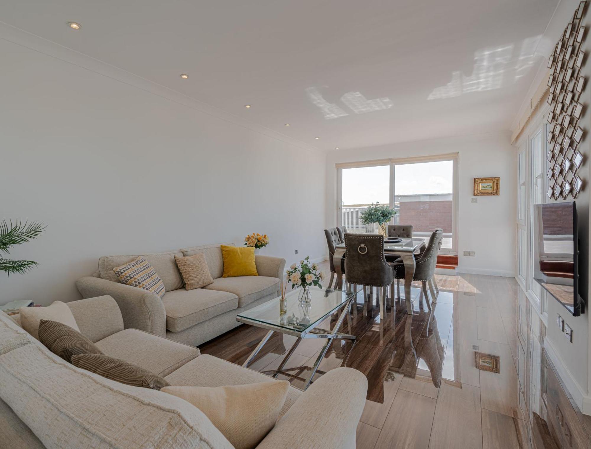 On The Beach Penthouse With Sea View - 3 Bedrooms - Roof Balcony - Spa, Sauna, Gym And Pool - Sleeps 6 Brighton Bagian luar foto